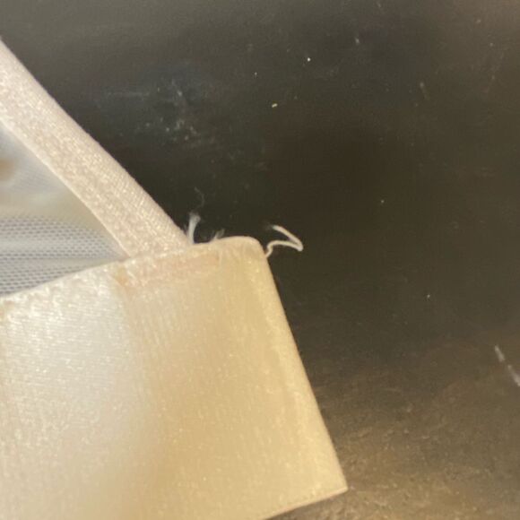 Youmita cream bra with lace appliqués, size small/medium - Picture 5 of 9